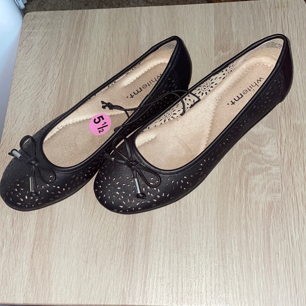 Women’s White MT. Black flats